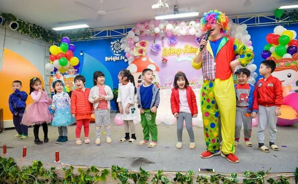 chú hề đa năng hoạt náo trò chơi