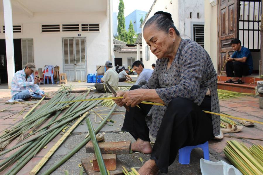 thuê nghệ nhân xếp lá dừa tại tdm bình dương-4