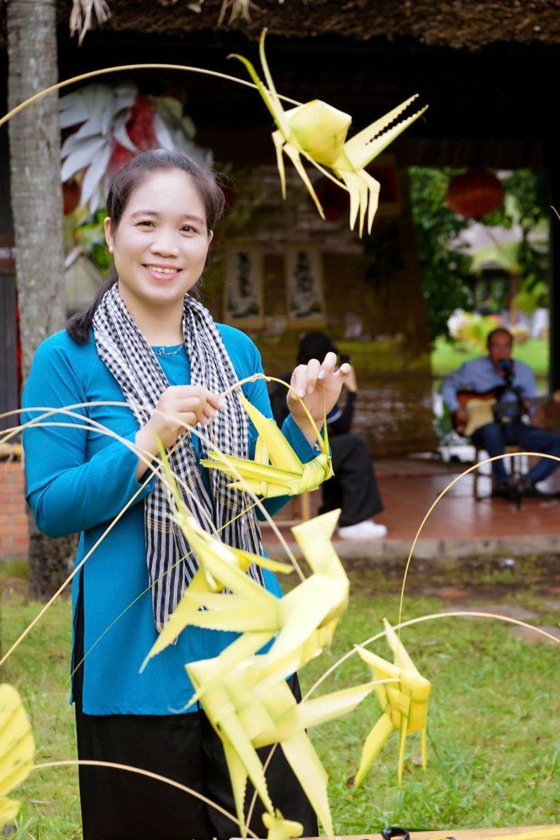 thuê nghệ nhân xếp lá dừa tại quận 5-3 thuê nghệ nhân xếp lá dừa tại quận 5-3