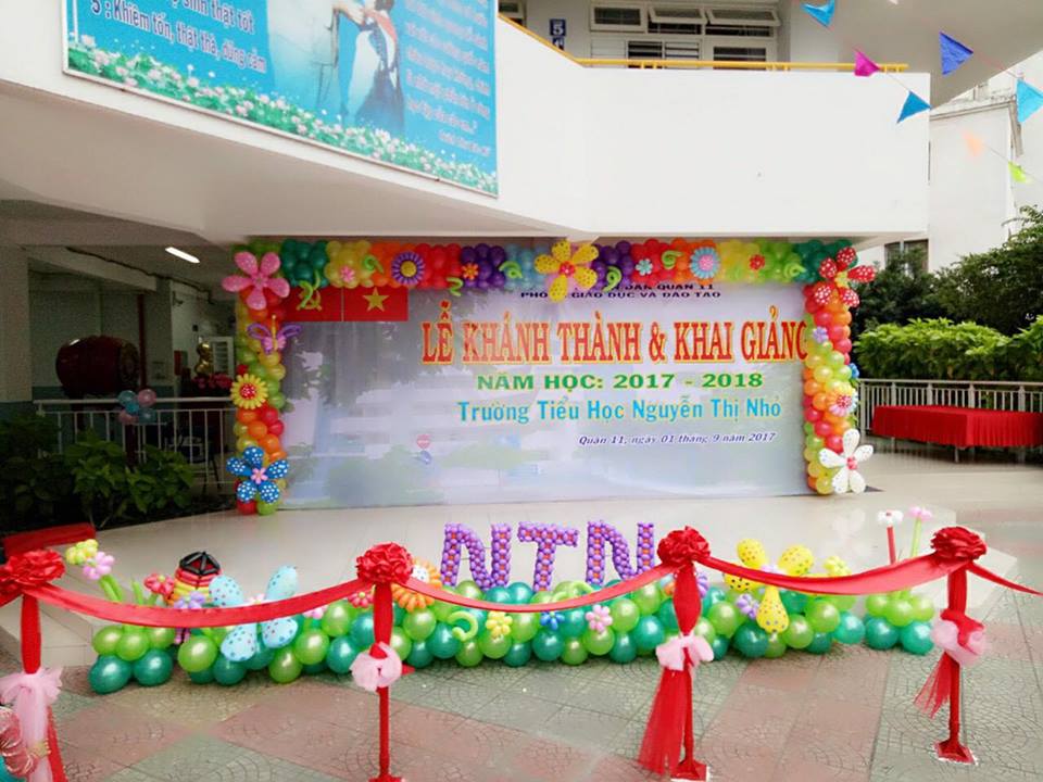 trang trí bong bóng sân khấu