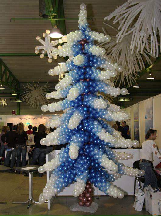 trang trí cây thông noel bằng bong bóng 1