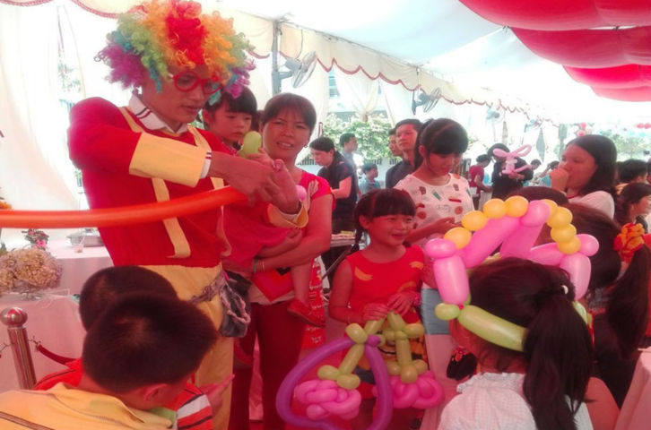 Chú hề bong bóng